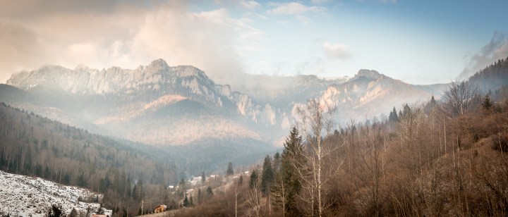 Ceahlaul, sub povara&nbsp;iernii….